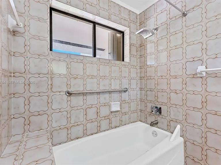 2525 NE 135th St #2525 — Photo 33