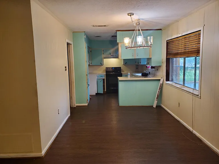 308 Kelly Ln — Photo 7