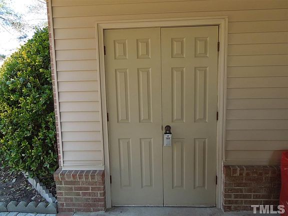 5th image of 210 W Langdon Ave