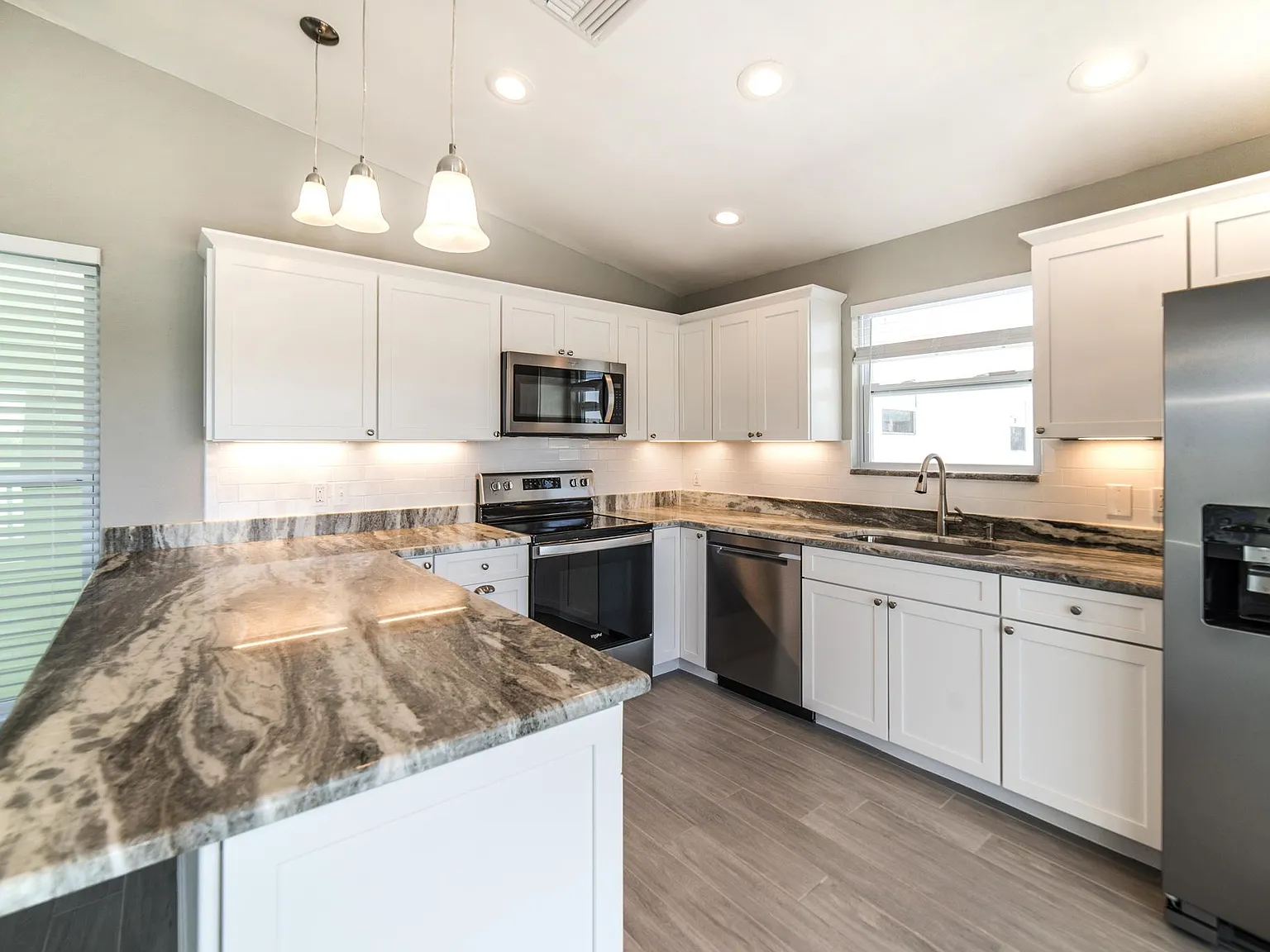 2 bed, 965 sqft, $2,950 — Photo 3