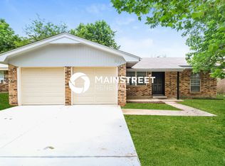 207 Cherokee Dr, Yukon, OK 73099