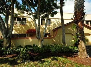 60 Uno Lago Dr, Juno Beach, FL 33408
