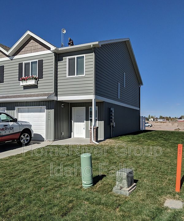 1st image of 817 Trails End