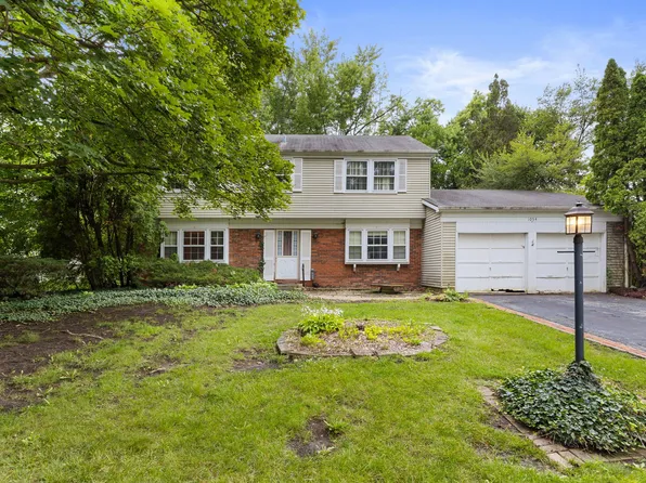 1054 Alden Ln, Buffalo Grove, IL 60089
