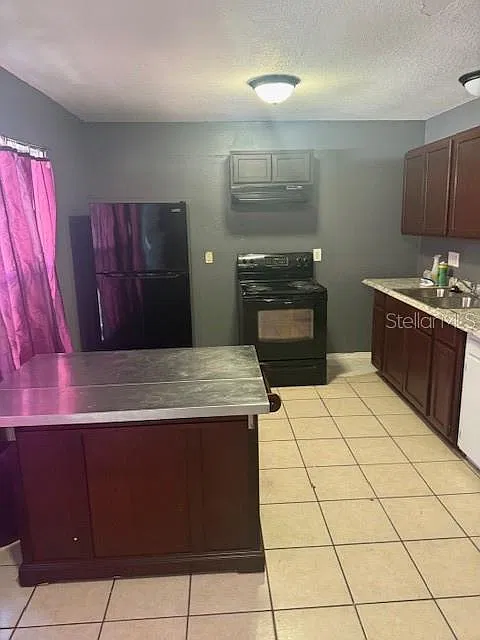 4 bed, 2.0 bath, 1368 sqft, $2,400 — Photo 2