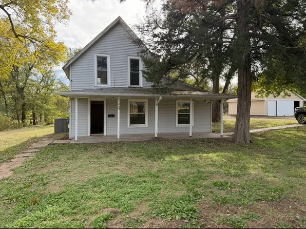 809 W Main St, Beloit, KS 67420