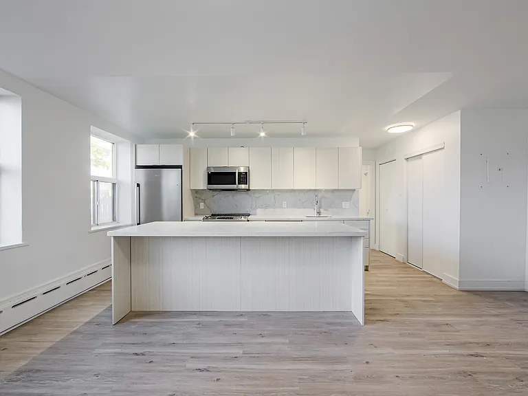 111 Cosburn Ave — Photo 9