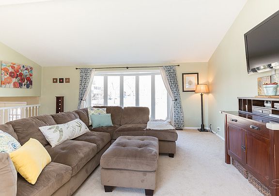 3rd image of 2207 N Kennicott Dr