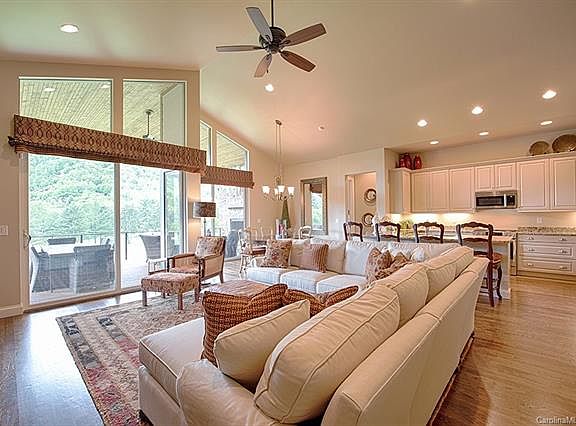 4th image of 8 Plateau Dr #8