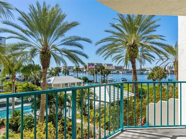 670 Island Way APT 305, Clearwater, FL 33767