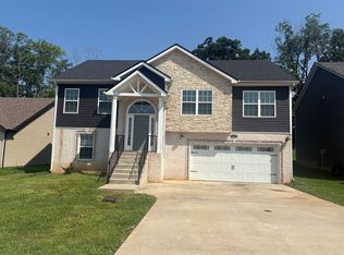 1121 Cardinal Creek Dr, Clarksville, TN 37040