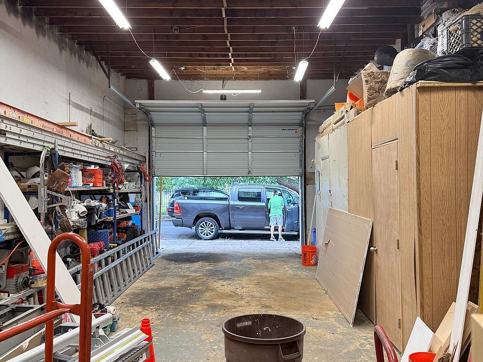 2nd image of 3561 Almond St