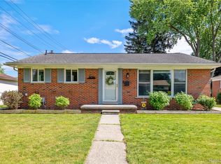 9086 Shannon Dr, Sterling Heights, MI 48314