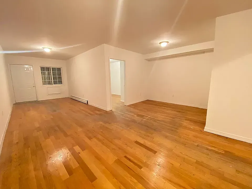 21 E 51st St #1GR