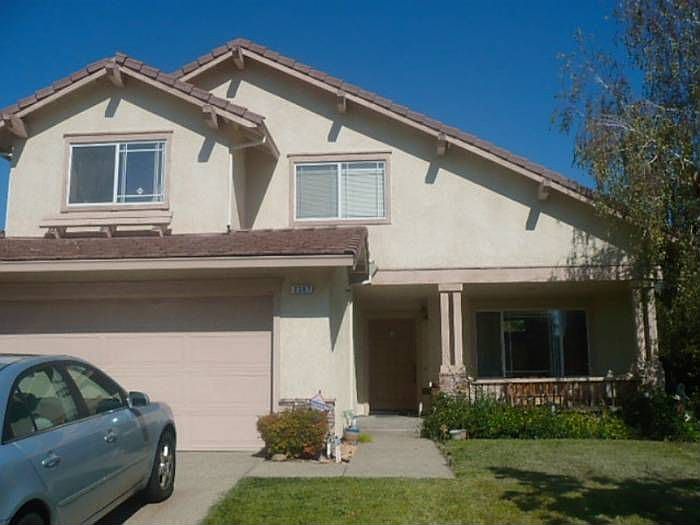 Front w/ 2 car garage