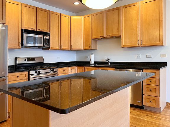5th image of 1353 N Artesian Ave APT 2