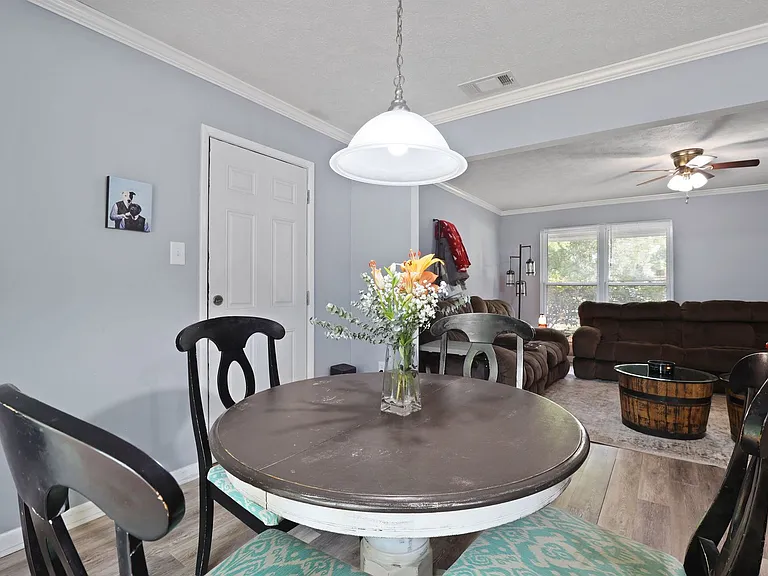 226 Larchmont Dr — Photo 19