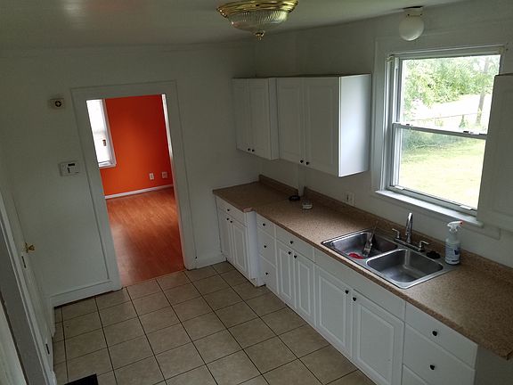 3rd image of 2146 Leonard Ave
