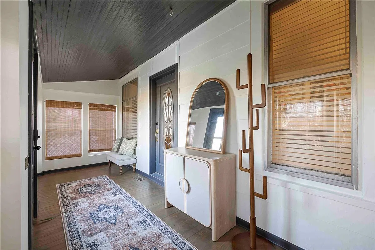 2 bed, 1210 sqft, $2,200 — Photo 3