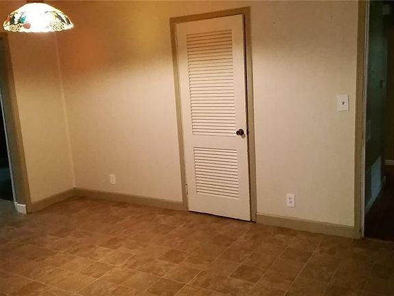 3rd image of 3914 Fairfield Dr