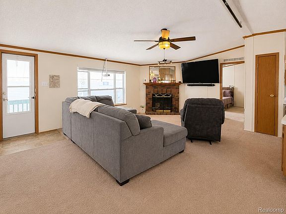 3rd image of 409 Colorado River Dr