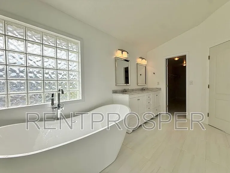 11400 Lovers Ln — Photo 12