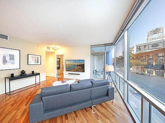 5th image of 321 10th Ave Unit 202