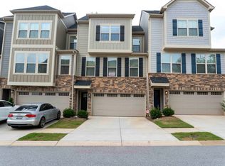 8 Questover Dr, Greenville, SC 29607