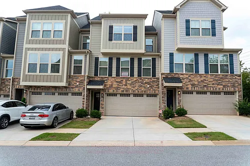 8 Questover Dr Photo 1