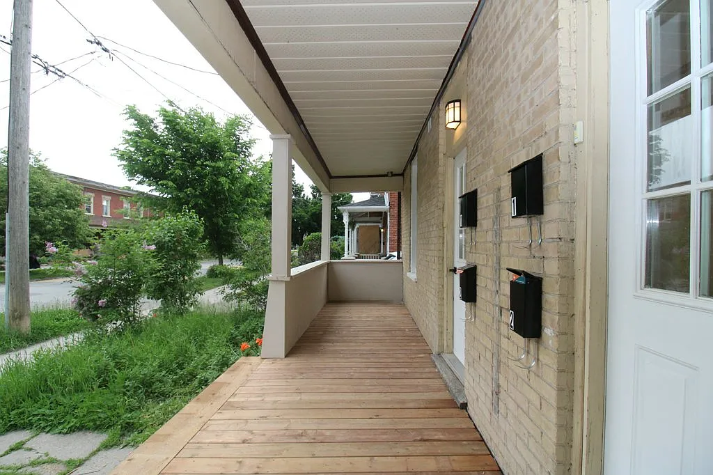 470 Bolivar Street Peterborough — Photo 3