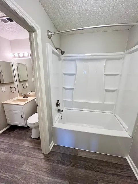 Harbour Club Apartments — Photo 3