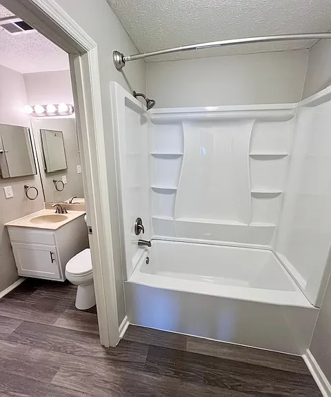 Harbour Club Apartments — Photo 59