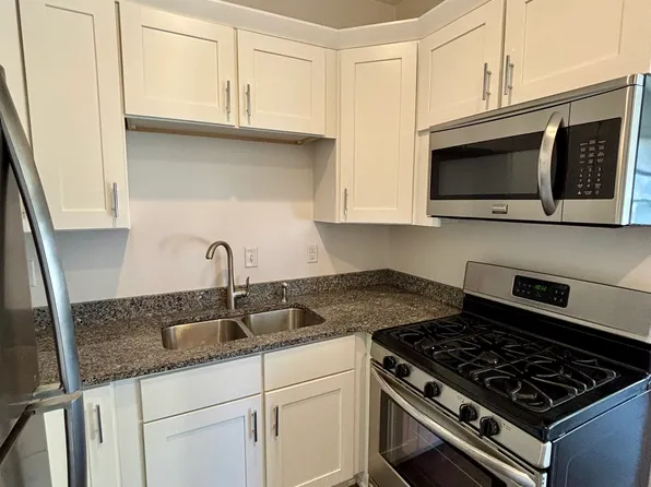 476 Terrace Blvd APT 1, Depew, NY 14043