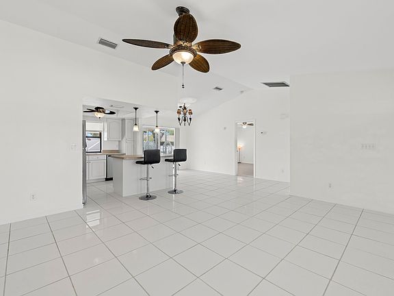 2nd image of 1944 Country Club Blvd