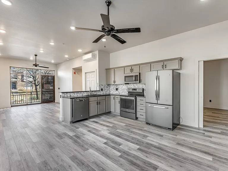 Dabs Properties LLC - 1723 N Chestnut Ave — Photo 11