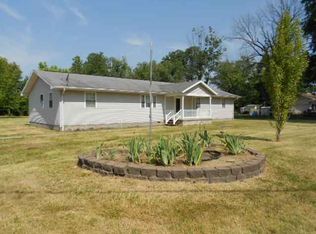 320 N 2nd Ave, Farmersburg, IN
