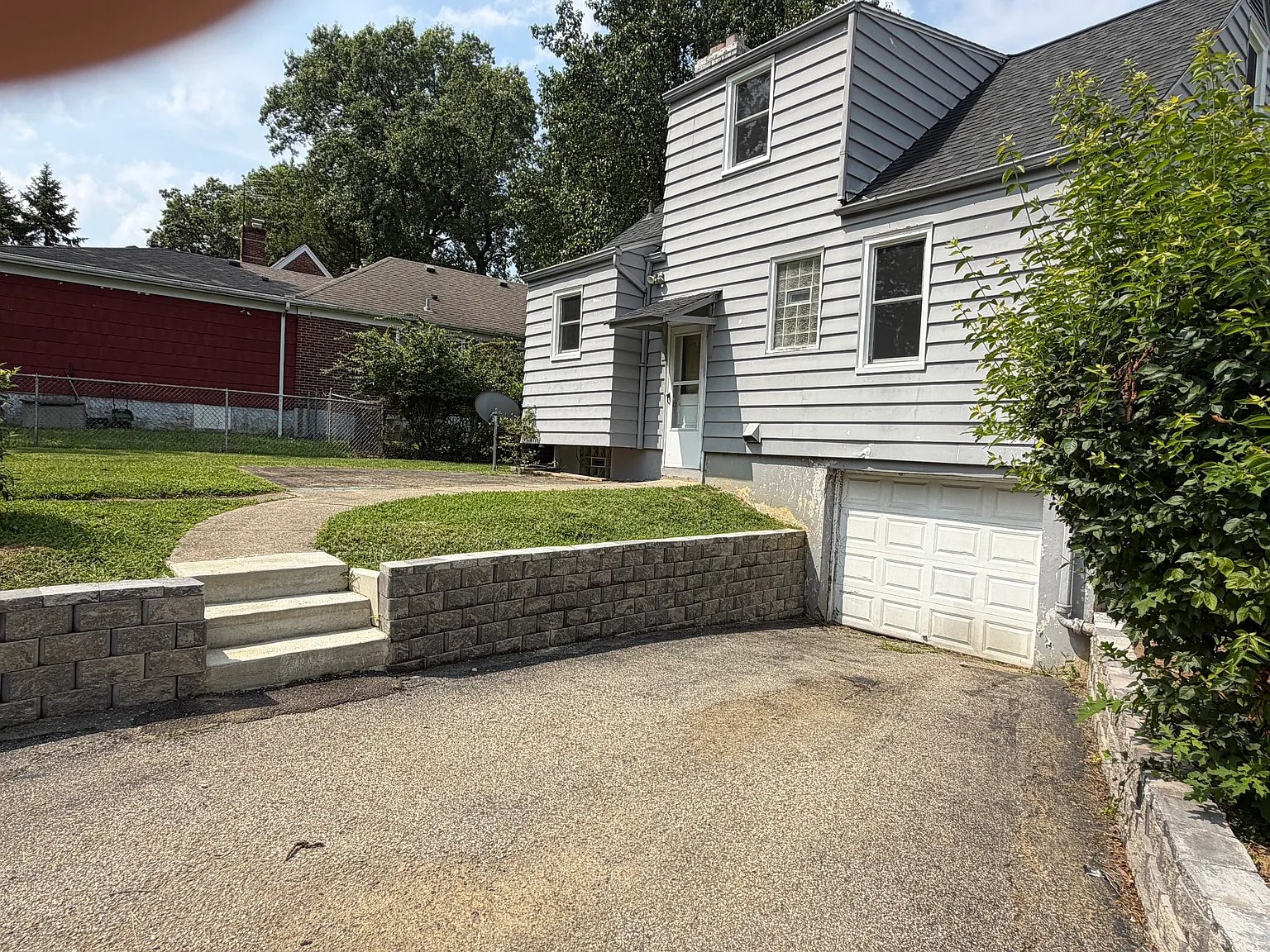 3 bed, 1082 sqft, $1,800 — Photo 3