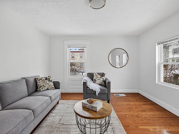 3rd image of 131 Adams St