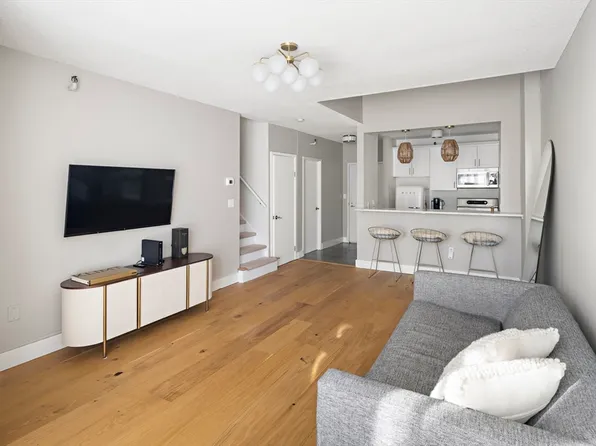 42 8th St APT 1109, Charlestown, MA 02129
