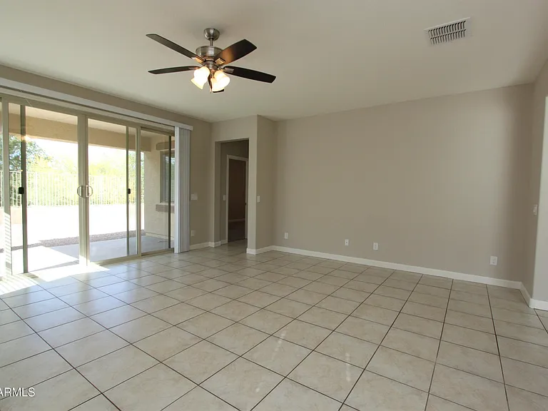 43522 W Snow Dr — Photo 2