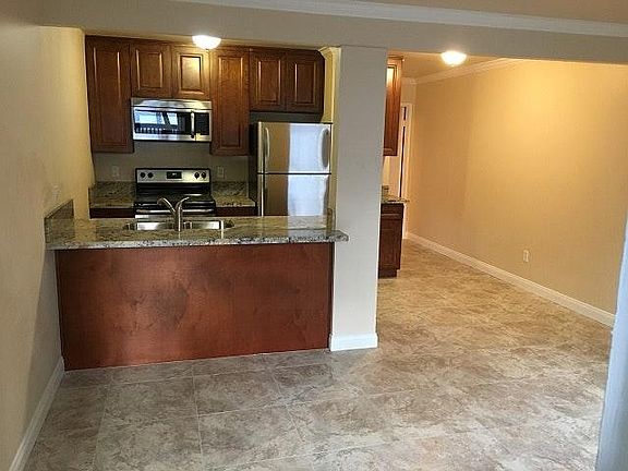2nd image of 615 Vine St Unit 18