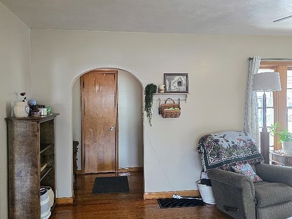 4th image of 208 E Union Ave