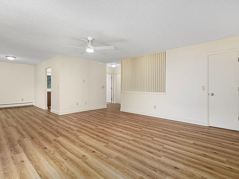 Parkway Apartments — Photo 44