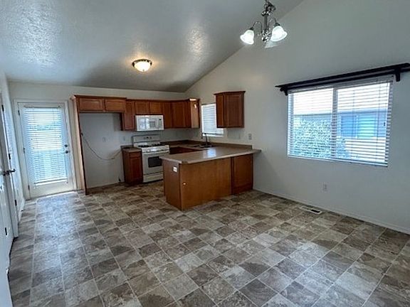 5th image of 2251 W 2120th St N