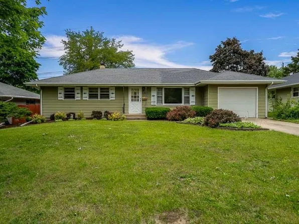 1819 Randolph Dr, Rockford, IL 61103