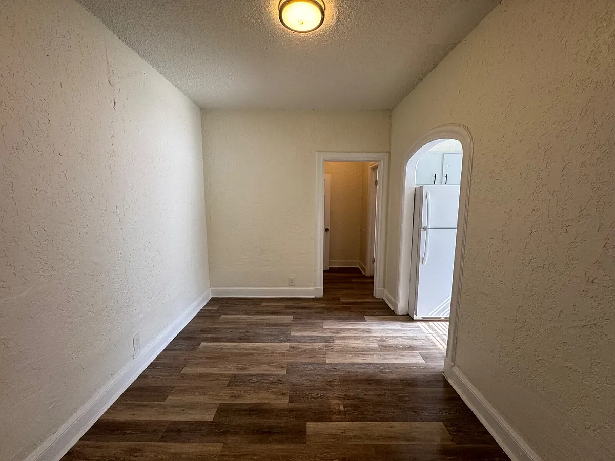 Building Photo - 1625 McCullough Ave #8