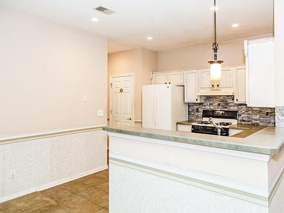 4th image of 9 Deerchase Ln #100A