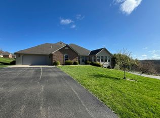 887 Edgehill Dr, Logan, OH 43138