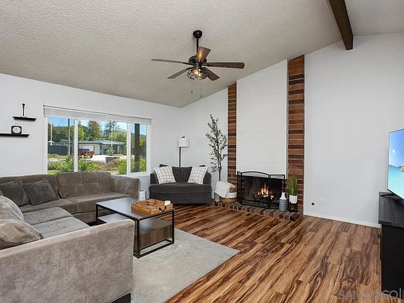 5th image of 941 S Citrus Ave