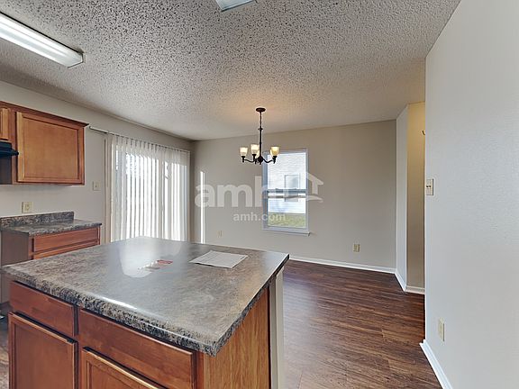 5th image of 690 Runnymede Ct